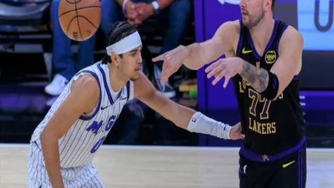 切尔西与伯恩茅斯2-2战平，詹姆斯任意球绝杀扳平比分